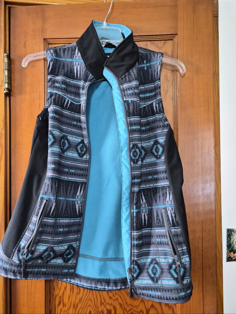 Women’s Black & Teal Patterned Softshell Vest